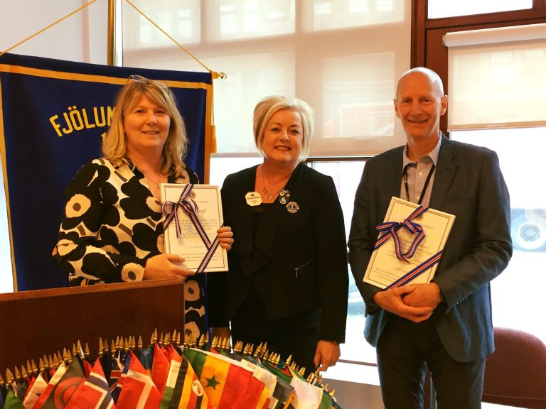 RetinaRisk and the Lions Club sign and agreement