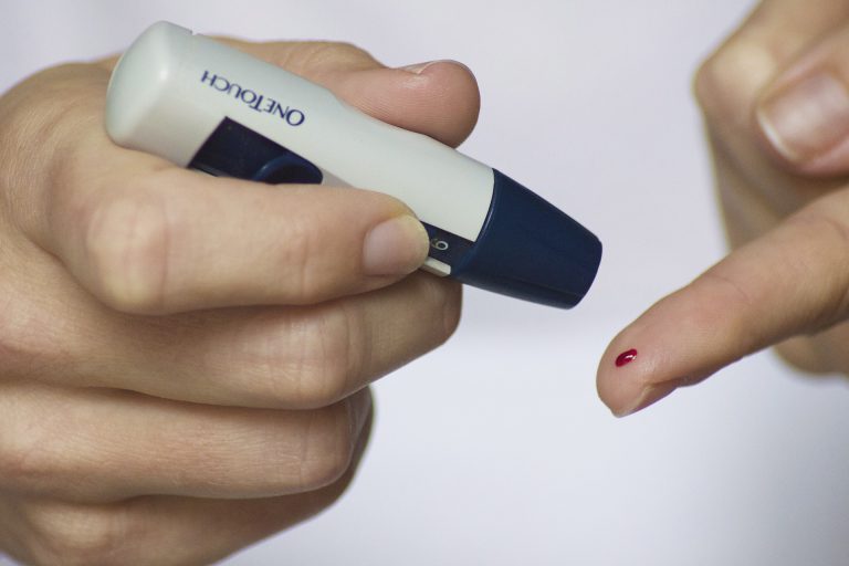 Glucose skin monitor in action